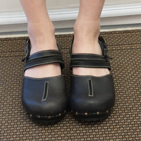 Sanita Black Strap Clogs Size 39 - Picture 6 of 8
